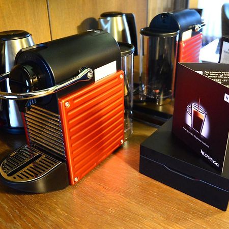 Palais De Chine Hotel Taipei Exterior foto A Nespresso machine